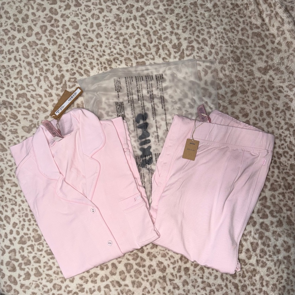 SOLD!!!! SKIMS Bloom Long Sleep Set- SOLD OUT IN SMALL!!